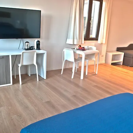 Four Rooms Guesthouse-3